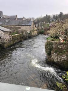 a river flowing through a city with buildings at Mobilhome spacieux et calme in Pont-Aven