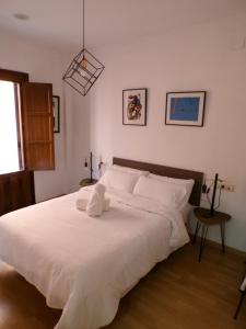 a bedroom with a large bed with white sheets at Rental in the center of Granada 1B in Granada