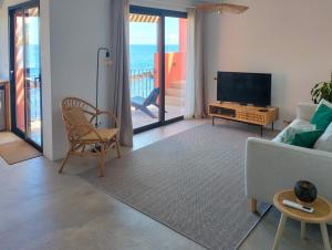 Μια τηλεόραση ή/και κέντρο ψυχαγωγίας στο Terreiro Ocean House - Unique Seaside Escape