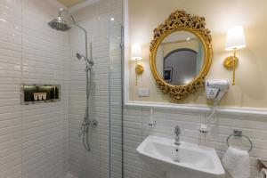 Koupelna v ubytování Cairo Inn The Royal