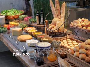 a buffet of food with bread and other foods at Mitsui Garden Hotel Jingugaien Tokyo Premier in Tokyo