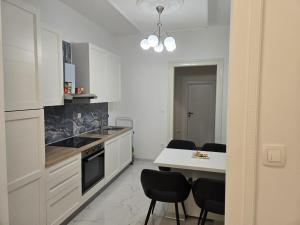 Η κουζίνα ή μικρή κουζίνα στο Besker Apartman