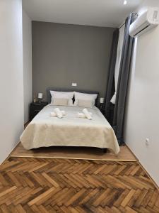 Ένα ή περισσότερα κρεβάτια σε δωμάτιο στο Besker Apartman