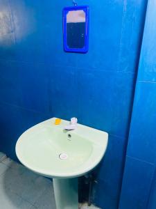a bathroom with a white sink and a mirror at Ceylon Grand Airport Tourist Accommodation in Katunayake