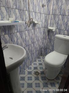 Koupelna v ubytování Euro Modern Studios Nkoabang-Yaounde + 36 fotografií