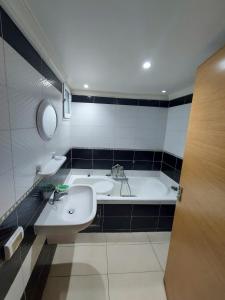 Koupelna v ubytování Rez-de-chaussée garage wifi 5Ggratuit gaz de ville