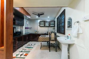 Kuchyň nebo kuchyňský kout v ubytování Jyothi - Bright and Cozy + 20 fotografií