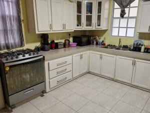 Η κουζίνα ή μικρή κουζίνα στο J's vacation home