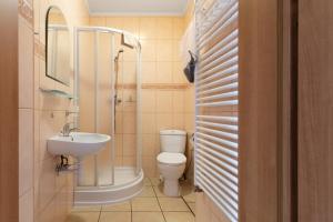 Koupelna v ubytování Bakster + 42 fotografií