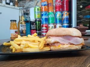 Afbeelding uit fotogalerij van Hotel Rural El Nuevo Semellon Aceptamos Mascotas in La Llama +37 foto's