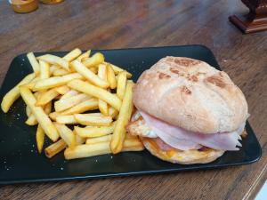 Afbeelding uit fotogalerij van Hotel Rural El Nuevo Semellon Aceptamos Mascotas in La Llama