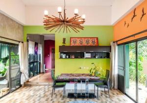 Χώρος καθιστικού στο Wood U Need Home +11 φωτογραφίες