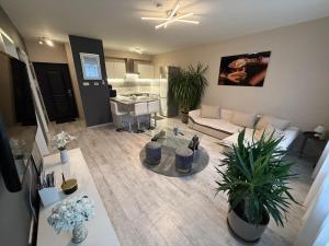 an aerial view of a living room with a couch at HIGHWAY Apartman in Győr
