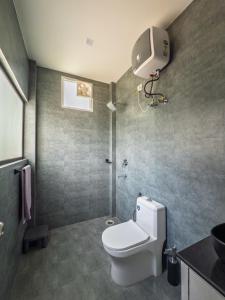 Ένα μπάνιο στο Villa Kaavan +44 φωτογραφίες