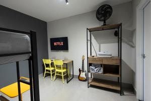 TV a/nebo společenská místnost v ubytování 108-Studio funcional com treliche prox UEL