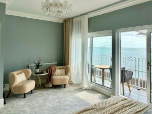 a bedroom with a view of the ocean at York House in Exmouth +20 photos