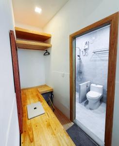 Koupelna v ubytování The Wave Dhigurah