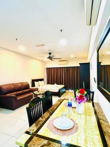 Χώρος καθιστικού στο Summer Suites klcc by classy stay