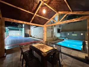 Πισίνα στο ή κοντά στο Mansarovar Bungalows +36 φωτογραφίες