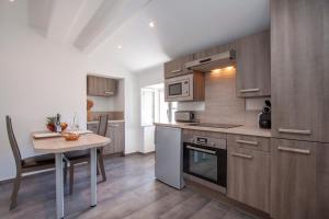 a kitchen with a small table and a stove top oven at Luna Rossa in Piana