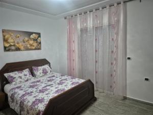 Ένα ή περισσότερα κρεβάτια σε δωμάτιο στο Villa Allani