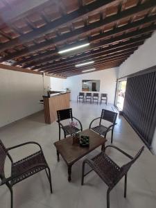 TV a/nebo společenská místnost v ubytování Pousada das Flores