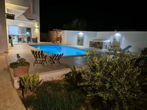 Πισίνα στο ή κοντά στο Villa Allani +16 φωτογραφίες