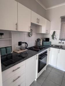 Η κουζίνα ή μικρή κουζίνα στο 36 Villa Pirogue - Home away from home +7 φωτογραφίες