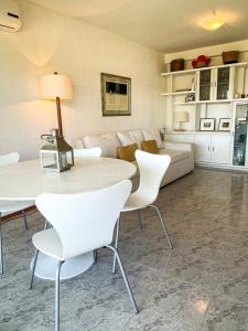 Η κουζίνα ή μικρή κουζίνα στο A pasos del mar, con vista, garage, para 4pax