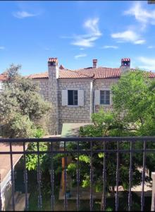 Το κτήριο όπου στεγάζεται  το bed & breakfast