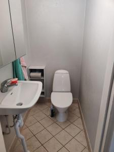 Koupelna v ubytování A whole house with 6 separate bedrooms