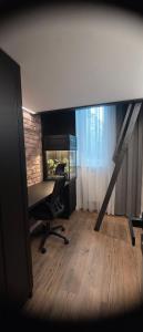an office with a desk and a chair in a room at Apartament centrum - loft Plac Piłsudskiego in Gliwice