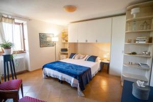 a bedroom with a bed and a desk in it at Al Veciarin in Lundo