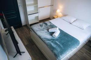 Ένα ή περισσότερα κρεβάτια σε δωμάτιο στο La Villa Marais