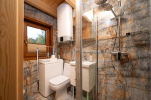 Ένα μπάνιο στο Domki Janosik - Prywatny stylowy domek w górach, przyjazny psom, ogrodzony ogród +48 φωτογραφίες