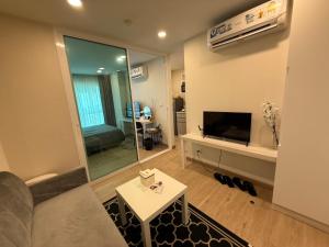 TV a/nebo společenská místnost v ubytování AVALYN Sweet Room - East Ville + 3 fotografie