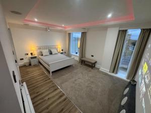 En eller flere senge i et værelse på Cinema room apartment 1