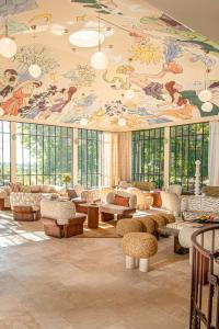 a living room with a mural on the ceiling at Verneuil la douce in Verneuil d’Avre et d’Iton