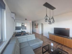 TV a/nebo společenská místnost v ubytování Villa Seaside Bilice