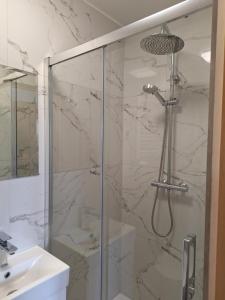 a bathroom with a shower with a glass door at Agroturystyka Cieślarówka in Lubawka +31 photos