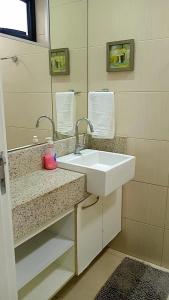 a bathroom with a sink and a mirror at Guesthouse Platina centrum in Oslo