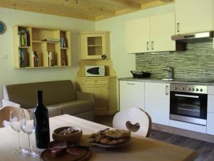 Kuchyň nebo kuchyňský kout v ubytování Appartamenti Chantal