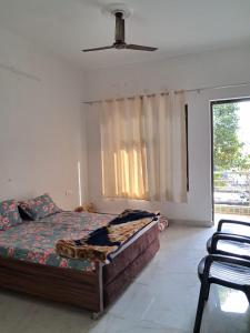 Ένα ή περισσότερα κρεβάτια σε δωμάτιο στο Shivang