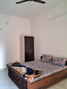 Ένα ή περισσότερα κρεβάτια σε δωμάτιο στο Shivang