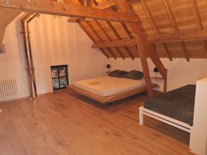 a bedroom with a bed and a wooden floor at Vakantiehuis 6 personen-rustig en karaktervol in Geraardsbergen