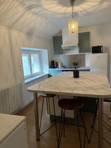 Kuchyň nebo kuchyňský kout v ubytování Au cœur de vignoble - appart entier - 3 rooms - Gîte AMBONN-ADNET