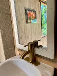 Φωτογραφία από το άλμπουμ του EB5 Escape Tzununa, Lake Atitlan Room #2 - two minute walk to the Lake σε Tzununá