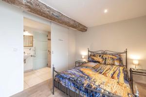 Ένα ή περισσότερα κρεβάτια σε δωμάτιο στο Les années platine- Rochefort