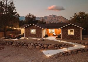 Nespecifikovaný výhled na hory nebo výhled na hory při pohledu z vily