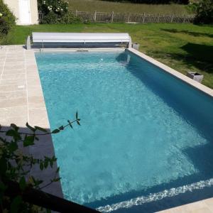 Πισίνα στο ή κοντά στο Studette avec SPA privatif à 10 minutes à pied du chateau d'Azay le Rideau